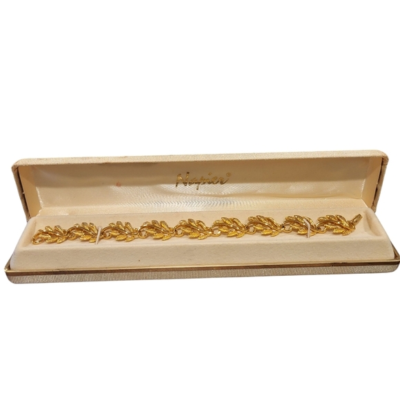 Vintage Napier Gold Tone Leaf Bracelet in Original Box - Picture 1 of 4